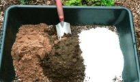 How to Make Soilless Potting Mix